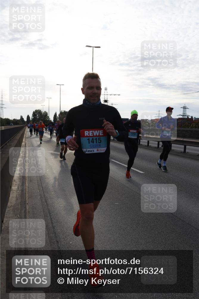 03.10.2024 - Köhlbrandbrückenlauf Miley Keyser http://msf.ph/oto/7156324 03.10.2024 09:14:02 Position 3 1415, 1284, 1355 meine-sportfotos.de