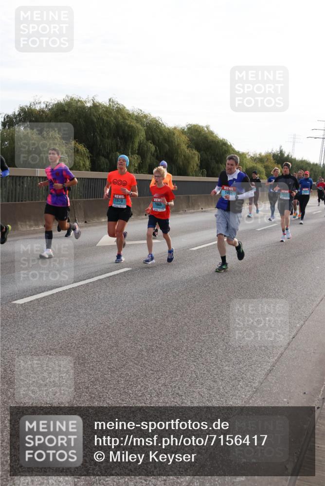 03.10.2024 - Köhlbrandbrückenlauf Miley Keyser http://msf.ph/oto/7156417 03.10.2024 09:14:34 Position 3 1491, 1670, 1669, 1572 meine-sportfotos.de