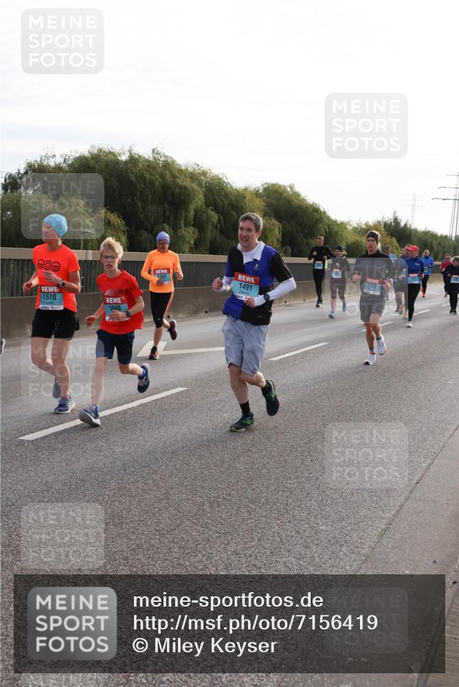 03.10.2024 - Köhlbrandbrückenlauf Miley Keyser http://msf.ph/oto/7156419 03.10.2024 09:14:35 Position 3 09, 1670, 1669, 1341, 1572, 1491, 1412 meine-sportfotos.de