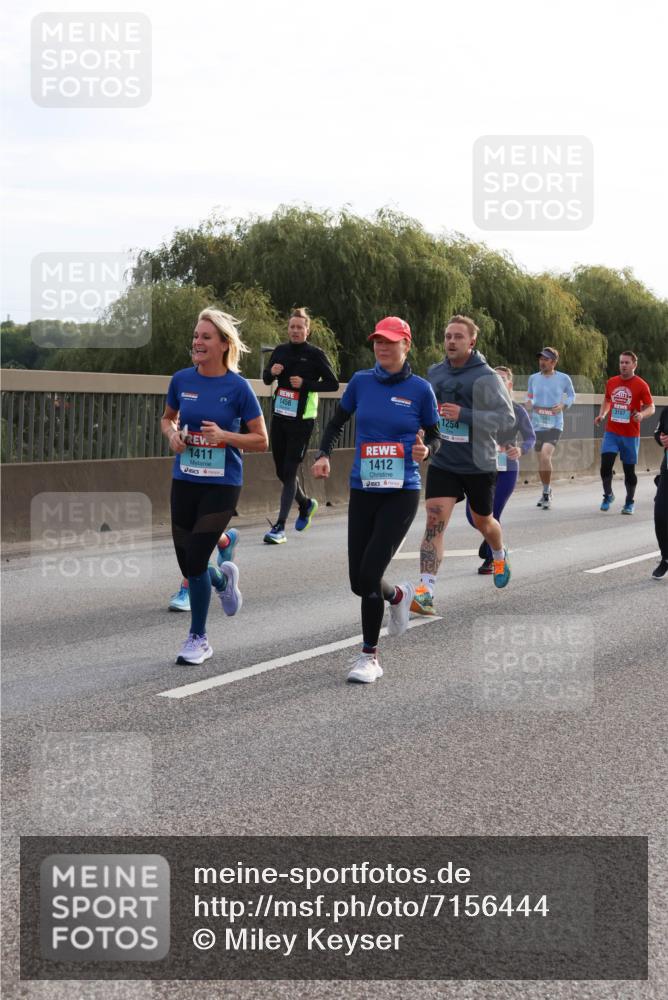 03.10.2024 - Köhlbrandbrückenlauf Miley Keyser http://msf.ph/oto/7156444 03.10.2024 09:14:39 Position 3 2, 1411, 1456, 1412, 1595, 1254 meine-sportfotos.de