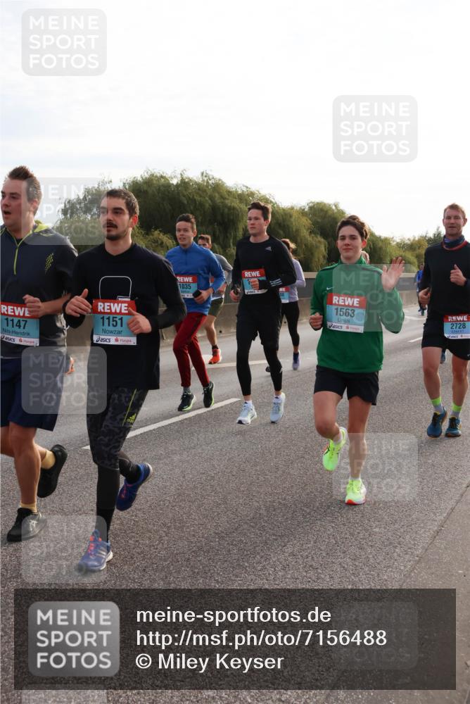 03.10.2024 - Köhlbrandbrückenlauf Miley Keyser http://msf.ph/oto/7156488 03.10.2024 09:14:47 Position 3 1147, 1151, 1035, 1563, 2728 meine-sportfotos.de