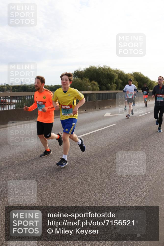 03.10.2024 - Köhlbrandbrückenlauf Miley Keyser http://msf.ph/oto/7156521 03.10.2024 09:14:51 Position 3 2083, 2084, 1690 meine-sportfotos.de