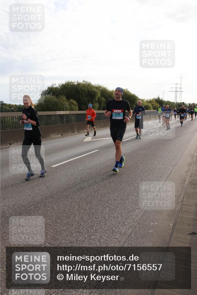 03.10.2024 - Köhlbrandbrückenlauf Miley Keyser http://msf.ph/oto/7156557 03.10.2024 09:14:56 Position 3 1230, 1580 meine-sportfotos.de