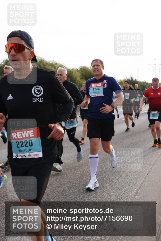 03.10.2024 - Köhlbrandbrückenlauf Miley Keyser http://msf.ph/oto/7156690 03.10.2024 09:15:19 Position 3 2220, 1582, 1144, 1650, 1697 meine-sportfotos.de