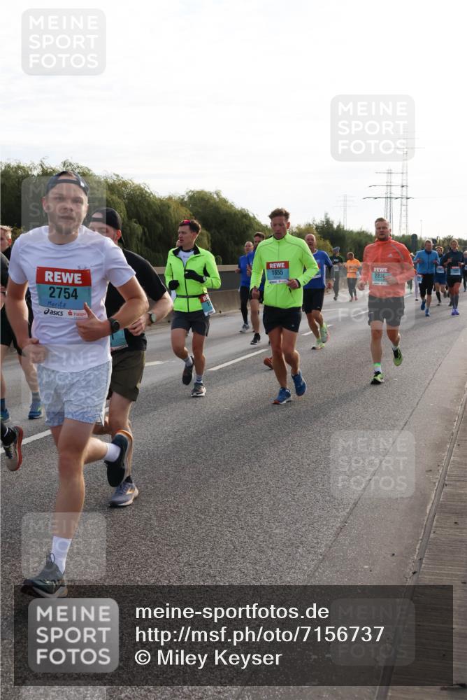 03.10.2024 - Köhlbrandbrückenlauf Miley Keyser http://msf.ph/oto/7156737 03.10.2024 09:15:25 Position 3 2754, 1655, 2230 meine-sportfotos.de