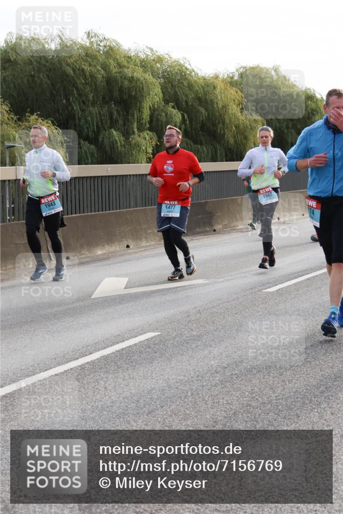03.10.2024 - Köhlbrandbrückenlauf Miley Keyser http://msf.ph/oto/7156769 03.10.2024 09:15:30 Position 3 1943, 1477, 1942, 74 meine-sportfotos.de