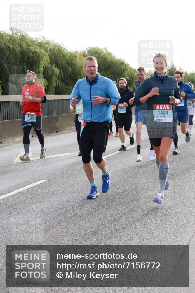 03.10.2024 - Köhlbrandbrückenlauf Miley Keyser http://msf.ph/oto/7156772 03.10.2024 09:15:30 Position 3 1477, 1626, 1494, 1292 meine-sportfotos.de