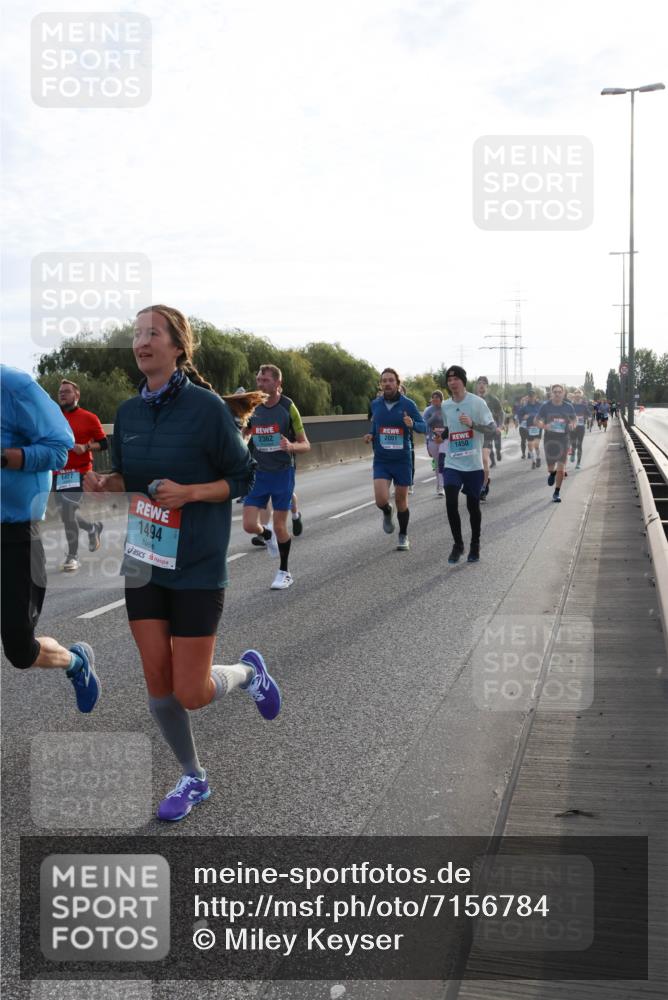 03.10.2024 - Köhlbrandbrückenlauf Miley Keyser http://msf.ph/oto/7156784 03.10.2024 09:15:32 Position 3 1477, 1494, 2362, 2001, 1450 meine-sportfotos.de