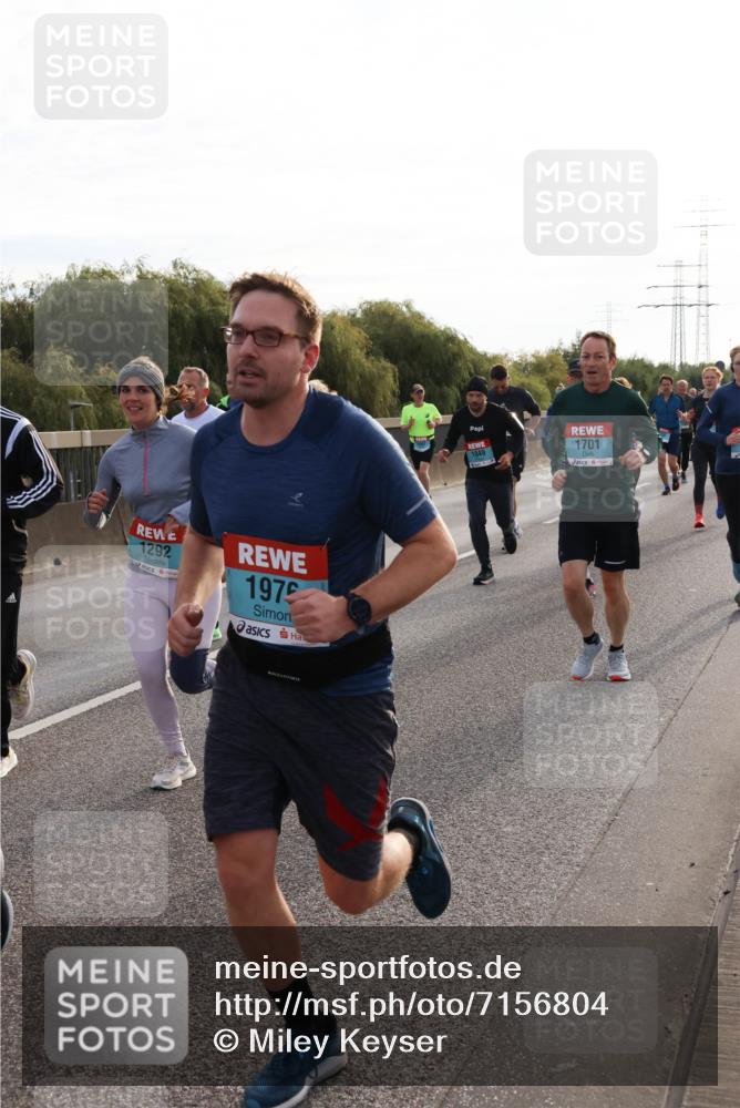 03.10.2024 - Köhlbrandbrückenlauf Miley Keyser http://msf.ph/oto/7156804 03.10.2024 09:15:35 Position 3 1292, 1979, 1849, 1701 meine-sportfotos.de