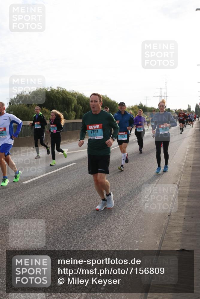 03.10.2024 - Köhlbrandbrückenlauf Miley Keyser http://msf.ph/oto/7156809 03.10.2024 09:15:36 Position 3 1954, 502, 1701, 1950, 1970 meine-sportfotos.de