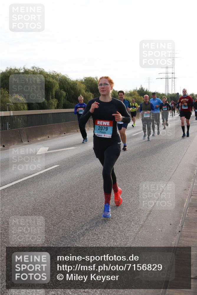 03.10.2024 - Köhlbrandbrückenlauf Miley Keyser http://msf.ph/oto/7156829 03.10.2024 09:15:39 Position 3 1808, 2079, 1886 meine-sportfotos.de