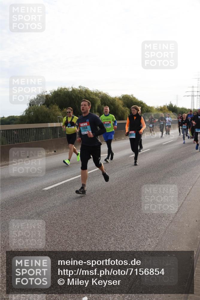 03.10.2024 - Köhlbrandbrückenlauf Miley Keyser http://msf.ph/oto/7156854 03.10.2024 09:15:44 Position 3 1958, 1878, 1912 meine-sportfotos.de