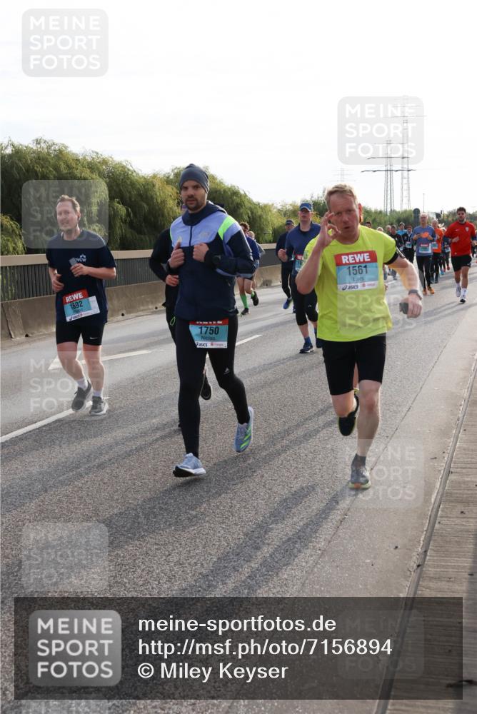 03.10.2024 - Köhlbrandbrückenlauf Miley Keyser http://msf.ph/oto/7156894 03.10.2024 09:15:51 Position 3 1692, 1750, 1561 meine-sportfotos.de