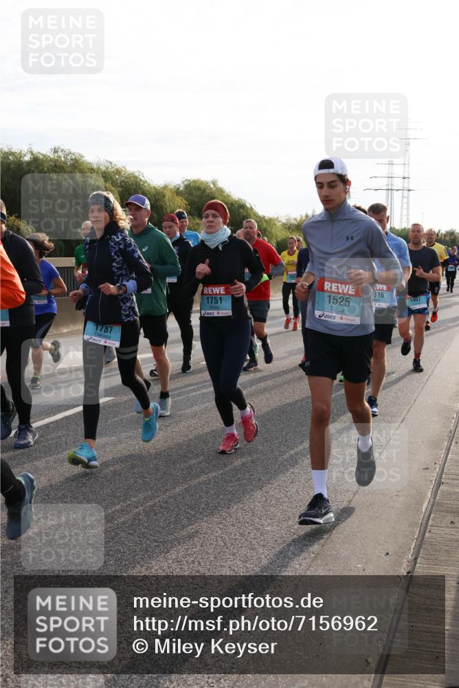 03.10.2024 - Köhlbrandbrückenlauf Miley Keyser http://msf.ph/oto/7156962 03.10.2024 09:16:00 Position 3 1787, 1751, 1525, 616, 1907 meine-sportfotos.de