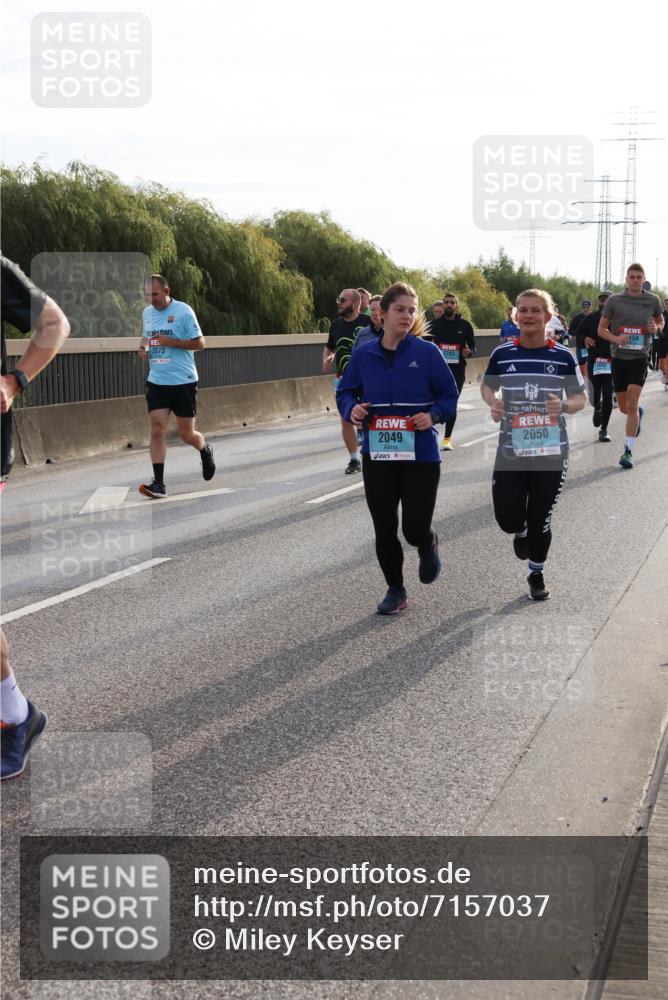 03.10.2024 - Köhlbrandbrückenlauf Miley Keyser http://msf.ph/oto/7157037 03.10.2024 09:16:09 Position 3 2073, 2283, 2049, 2050, 150 meine-sportfotos.de