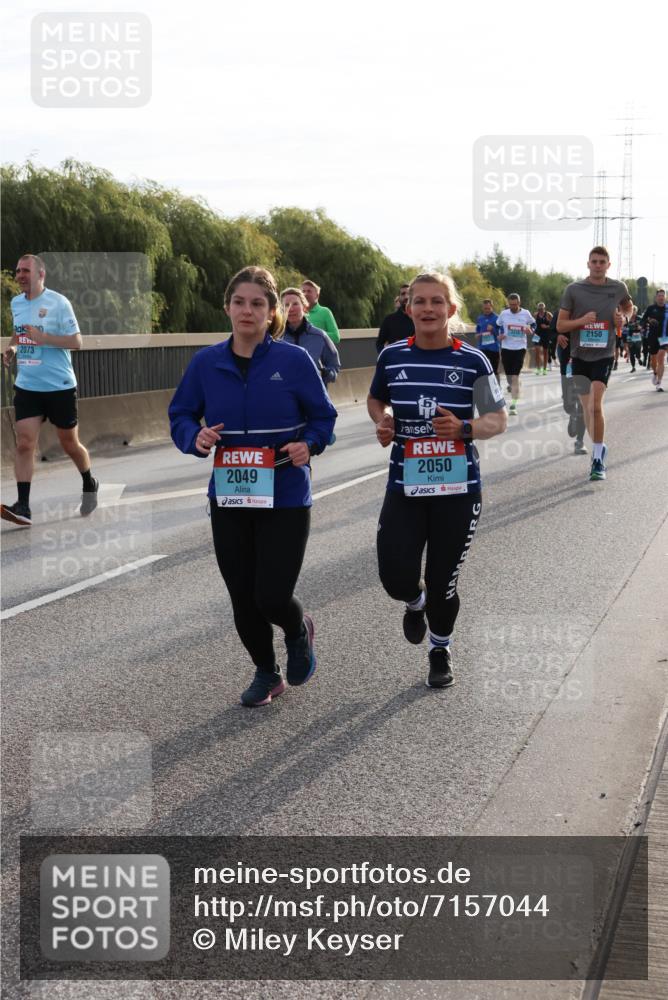 03.10.2024 - Köhlbrandbrückenlauf Miley Keyser http://msf.ph/oto/7157044 03.10.2024 09:16:09 Position 3 2073, 2049, 2050, 2150 meine-sportfotos.de