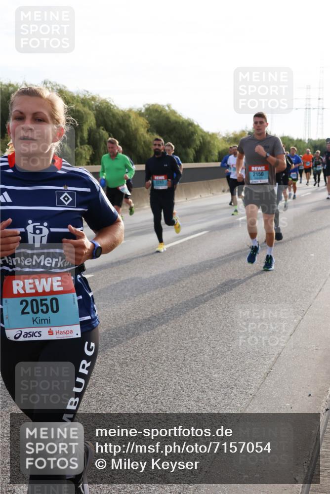 03.10.2024 - Köhlbrandbrückenlauf Miley Keyser http://msf.ph/oto/7157054 03.10.2024 09:16:11 Position 3 2050, 2283, 2150 meine-sportfotos.de