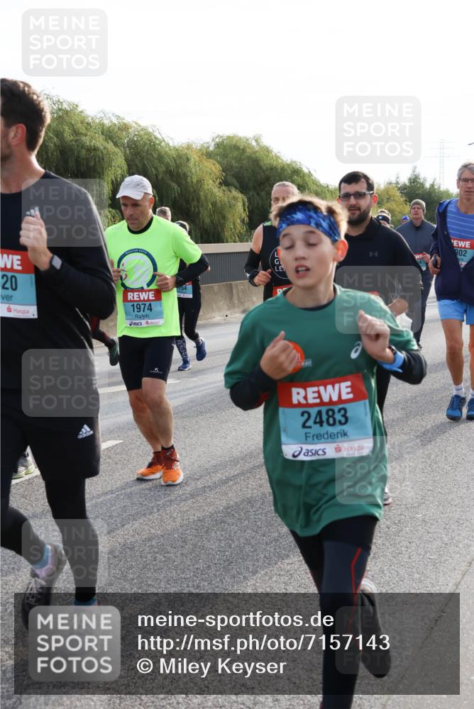 03.10.2024 - Köhlbrandbrückenlauf Miley Keyser http://msf.ph/oto/7157143 03.10.2024 09:16:21 Position 3 20, 1974, 902, 2483 meine-sportfotos.de