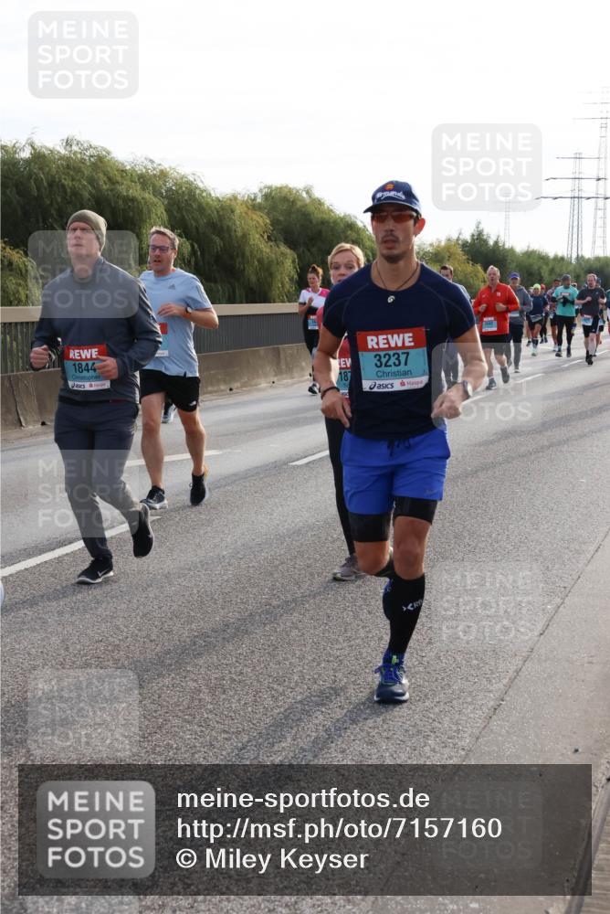 03.10.2024 - Köhlbrandbrückenlauf Miley Keyser http://msf.ph/oto/7157160 03.10.2024 09:16:25 Position 3 1844, 187, 585, 3237 meine-sportfotos.de