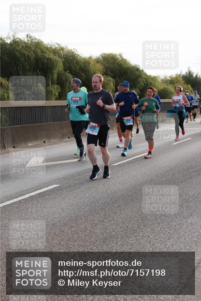 03.10.2024 - Köhlbrandbrückenlauf Miley Keyser http://msf.ph/oto/7157198 03.10.2024 09:16:32 Position 3 1812, 1926, 2056, 2069 meine-sportfotos.de