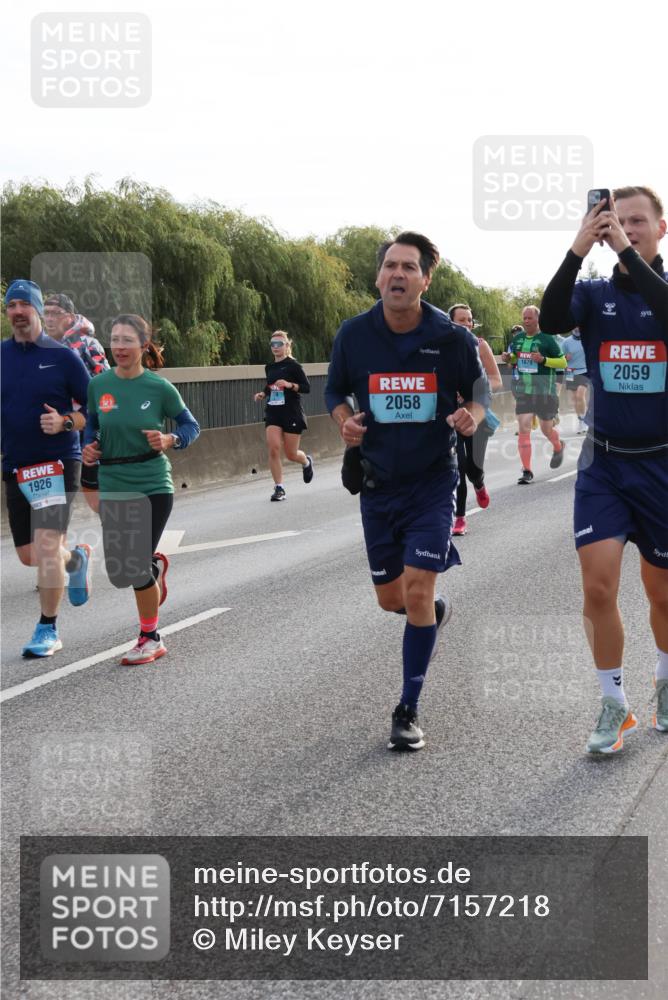 03.10.2024 - Köhlbrandbrückenlauf Miley Keyser http://msf.ph/oto/7157218 03.10.2024 09:16:34 Position 3 1926, 1679, 2058, 2059 meine-sportfotos.de