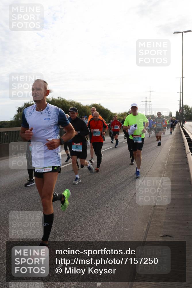 03.10.2024 - Köhlbrandbrückenlauf Miley Keyser http://msf.ph/oto/7157250 03.10.2024 09:16:38 Position 3 21, 1937, 2092, 1776 meine-sportfotos.de