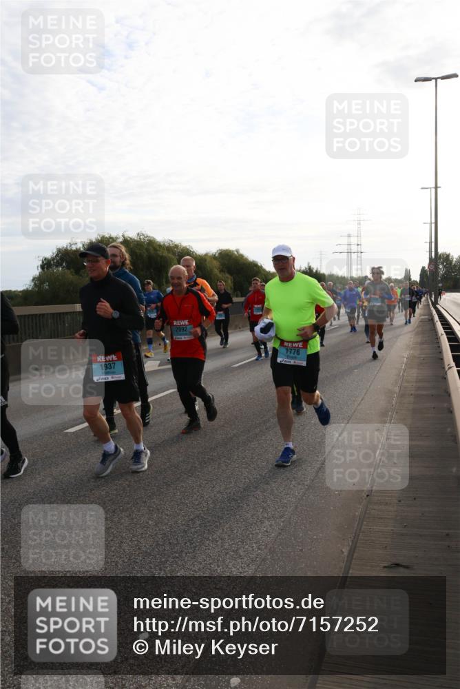 03.10.2024 - Köhlbrandbrückenlauf Miley Keyser http://msf.ph/oto/7157252 03.10.2024 09:16:39 Position 3 1937, 2092, 1776 meine-sportfotos.de