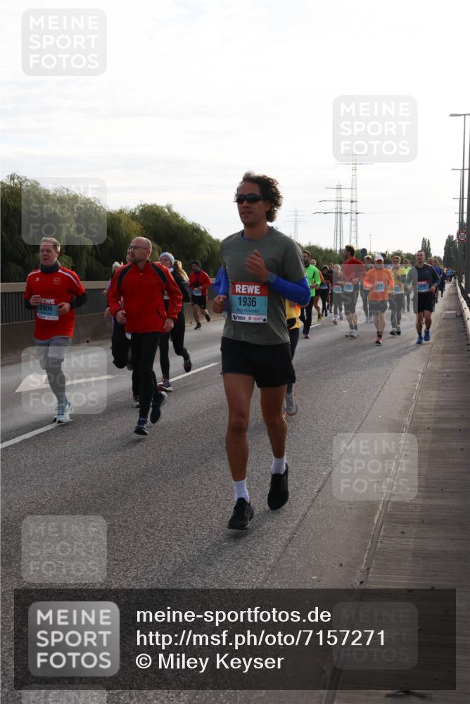 03.10.2024 - Köhlbrandbrückenlauf Miley Keyser http://msf.ph/oto/7157271 03.10.2024 09:16:42 Position 3 2006, 1936, 50 meine-sportfotos.de