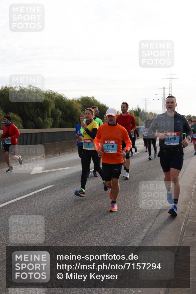 03.10.2024 - Köhlbrandbrückenlauf Miley Keyser http://msf.ph/oto/7157294 03.10.2024 09:16:46 Position 3 2111, 1717, 1110, 1948 meine-sportfotos.de