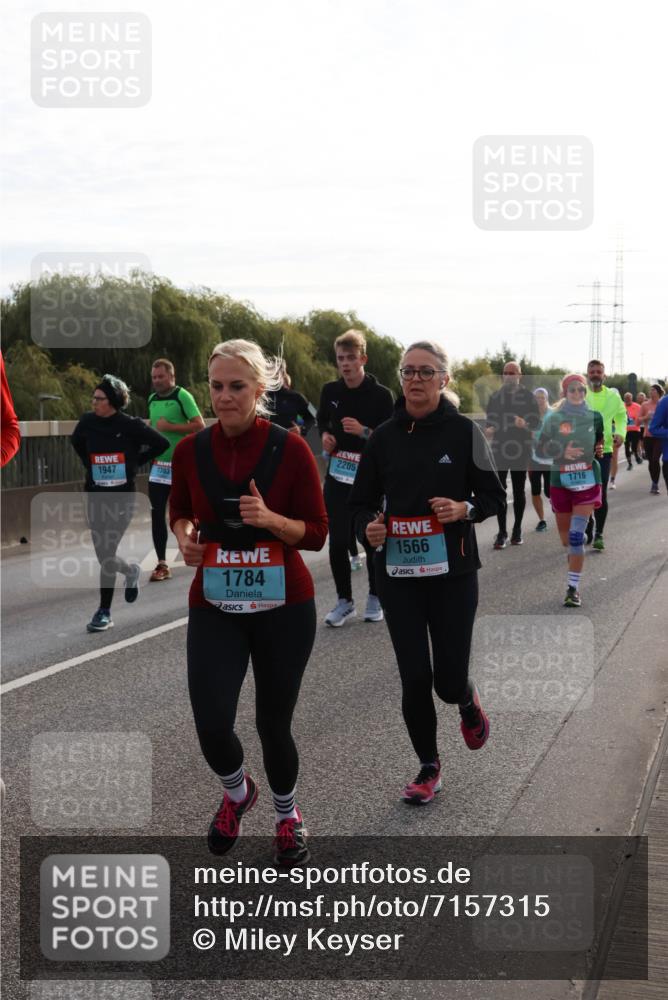 03.10.2024 - Köhlbrandbrückenlauf Miley Keyser http://msf.ph/oto/7157315 03.10.2024 09:16:49 Position 3 1947, 1393, 2205, 1784, 1566, 1716 meine-sportfotos.de