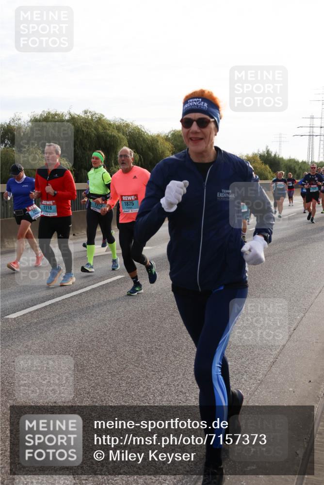 03.10.2024 - Köhlbrandbrückenlauf Miley Keyser http://msf.ph/oto/7157373 03.10.2024 09:16:57 Position 3 19, 2, 1875, 1118 meine-sportfotos.de