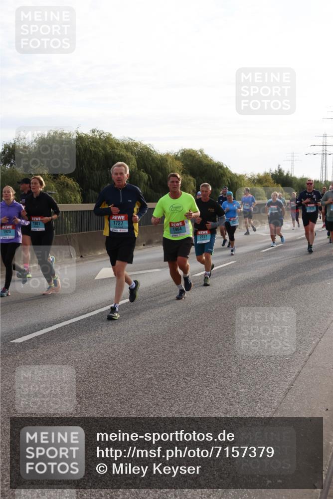 03.10.2024 - Köhlbrandbrückenlauf Miley Keyser http://msf.ph/oto/7157379 03.10.2024 09:16:59 Position 3 1925, 1801, 1727, 1643, 1464, 2017, 1610 meine-sportfotos.de
