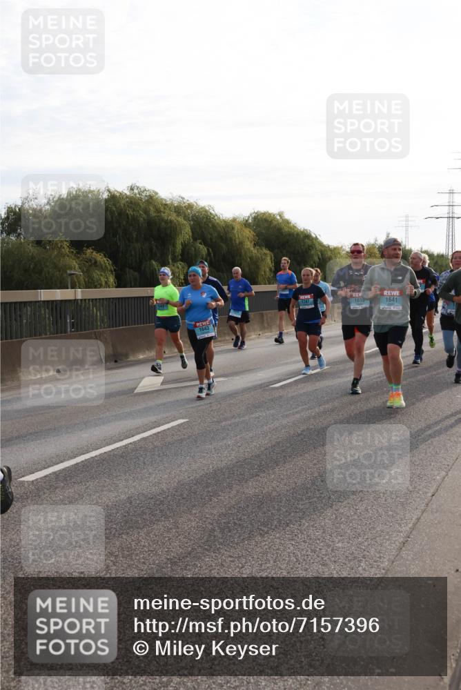 03.10.2024 - Köhlbrandbrückenlauf Miley Keyser http://msf.ph/oto/7157396 03.10.2024 09:17:01 Position 3 1747, 1610, 1641, 1643 meine-sportfotos.de