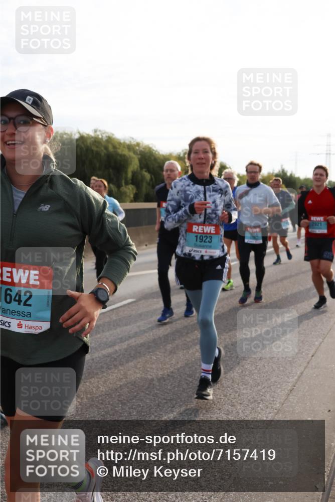 03.10.2024 - Köhlbrandbrückenlauf Miley Keyser http://msf.ph/oto/7157419 03.10.2024 09:17:04 Position 3 1642, 1923, 2921, 92 meine-sportfotos.de