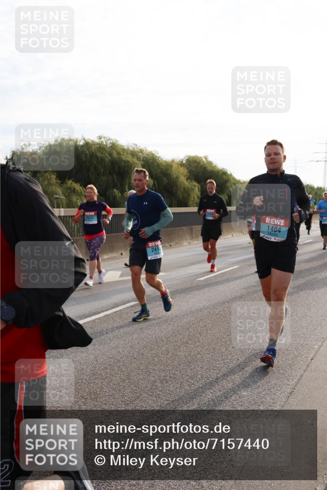 03.10.2024 - Köhlbrandbrückenlauf Miley Keyser http://msf.ph/oto/7157440 03.10.2024 09:17:06 Position 3 1823, 2414, 1868, 1404 meine-sportfotos.de