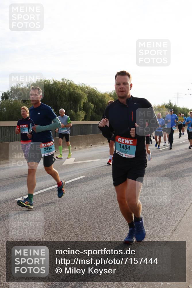 03.10.2024 - Köhlbrandbrückenlauf Miley Keyser http://msf.ph/oto/7157444 03.10.2024 09:17:06 Position 3 1823, 2414, 1404 meine-sportfotos.de