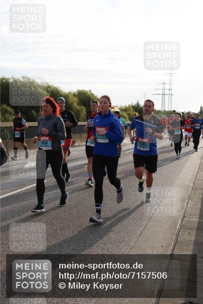 03.10.2024 - Köhlbrandbrückenlauf Miley Keyser http://msf.ph/oto/7157506 03.10.2024 09:17:21 Position 3 1779, 1858, 1303 meine-sportfotos.de