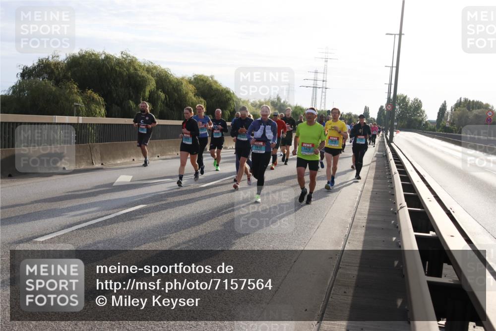03.10.2024 - Köhlbrandbrückenlauf Miley Keyser http://msf.ph/oto/7157564 03.10.2024 09:17:36 Position 3 1799, 2816, 1826, 1473, 2812 meine-sportfotos.de