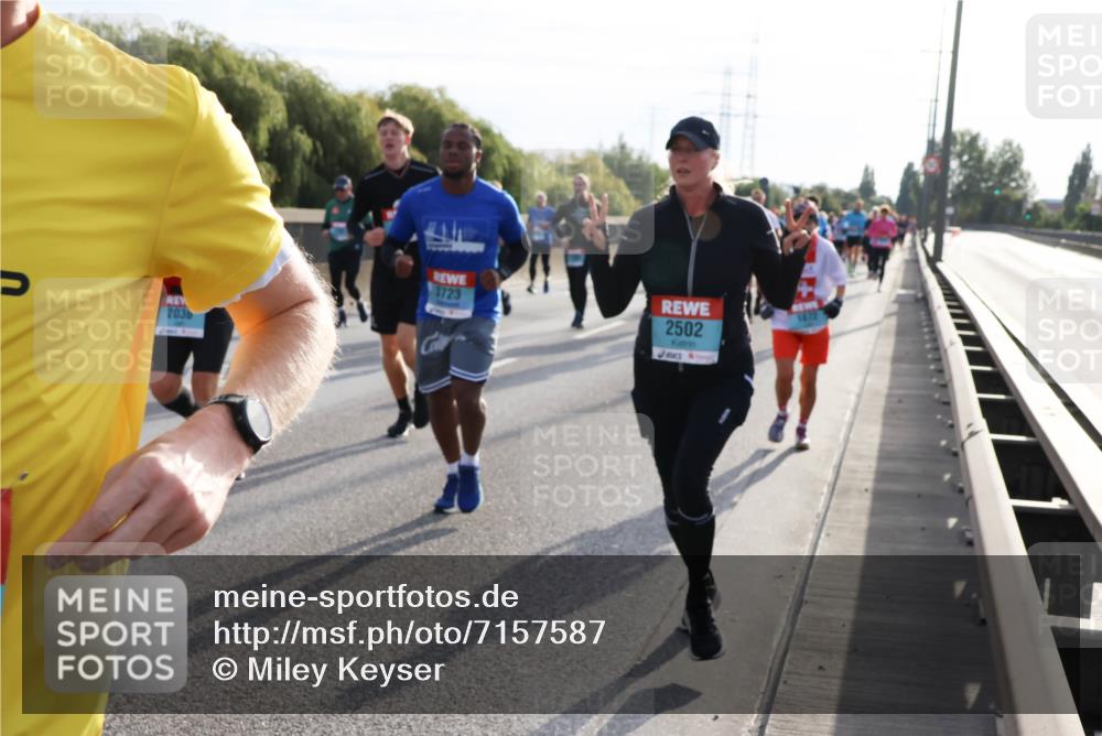 03.10.2024 - Köhlbrandbrückenlauf Miley Keyser http://msf.ph/oto/7157587 03.10.2024 09:17:40 Position 3 2036, 3723, 2502 meine-sportfotos.de