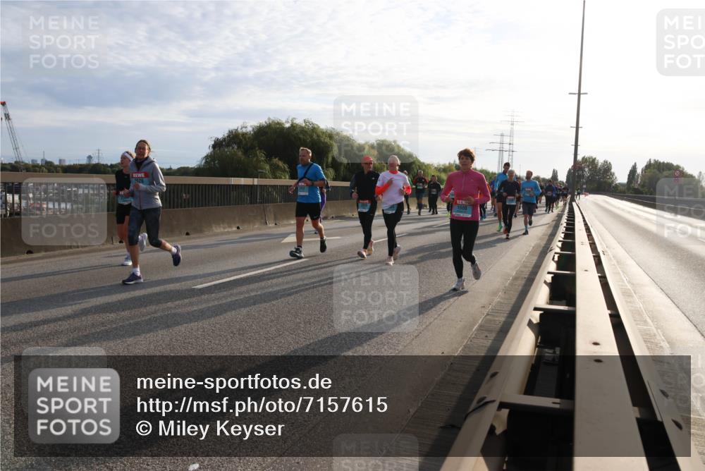 03.10.2024 - Köhlbrandbrückenlauf Miley Keyser http://msf.ph/oto/7157615 03.10.2024 09:17:49 Position 3 2526, 1608 meine-sportfotos.de