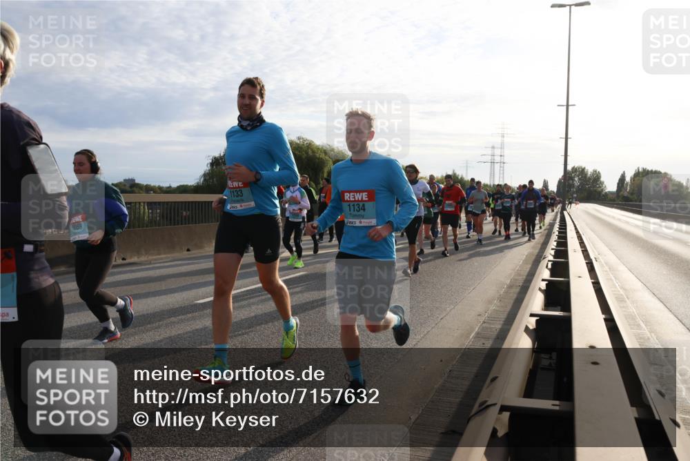 03.10.2024 - Köhlbrandbrückenlauf Miley Keyser http://msf.ph/oto/7157632 03.10.2024 09:17:54 Position 3 1869, 1133, 1134 meine-sportfotos.de