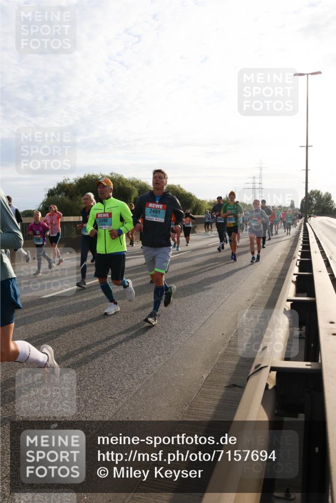 03.10.2024 - Köhlbrandbrückenlauf Miley Keyser http://msf.ph/oto/7157694 03.10.2024 09:18:19 Position 3 2490, 2491 meine-sportfotos.de