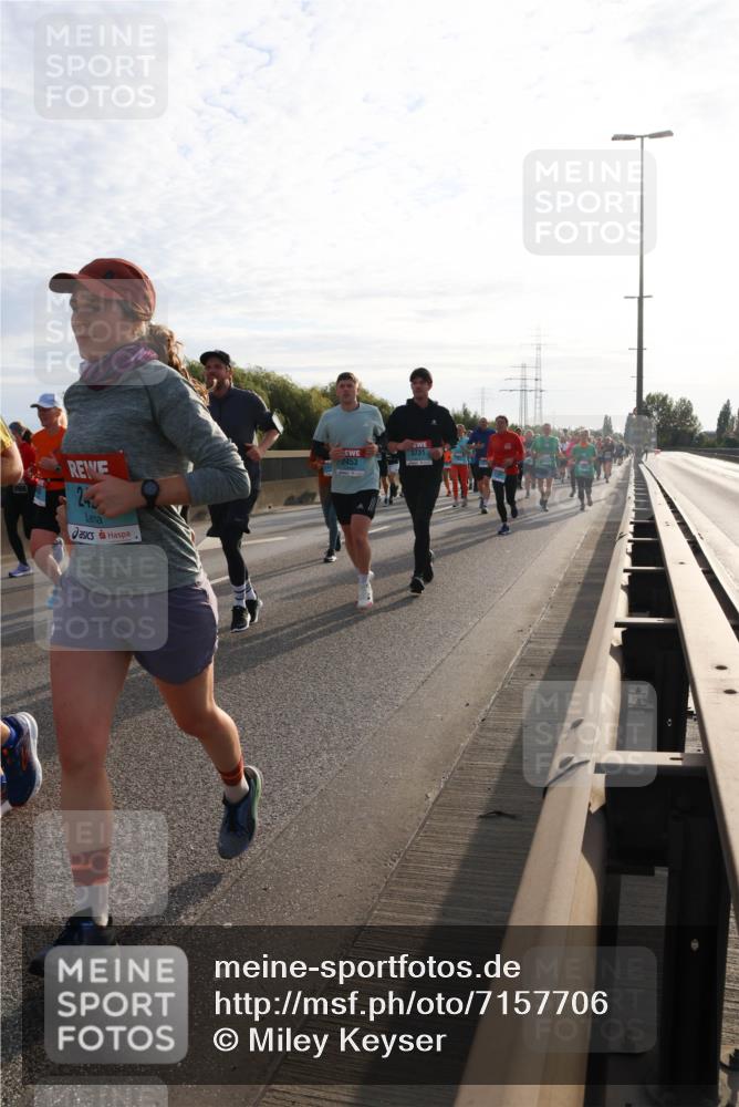 03.10.2024 - Köhlbrandbrückenlauf Miley Keyser http://msf.ph/oto/7157706 03.10.2024 09:18:22 Position 3 242, 3731, 2453 meine-sportfotos.de