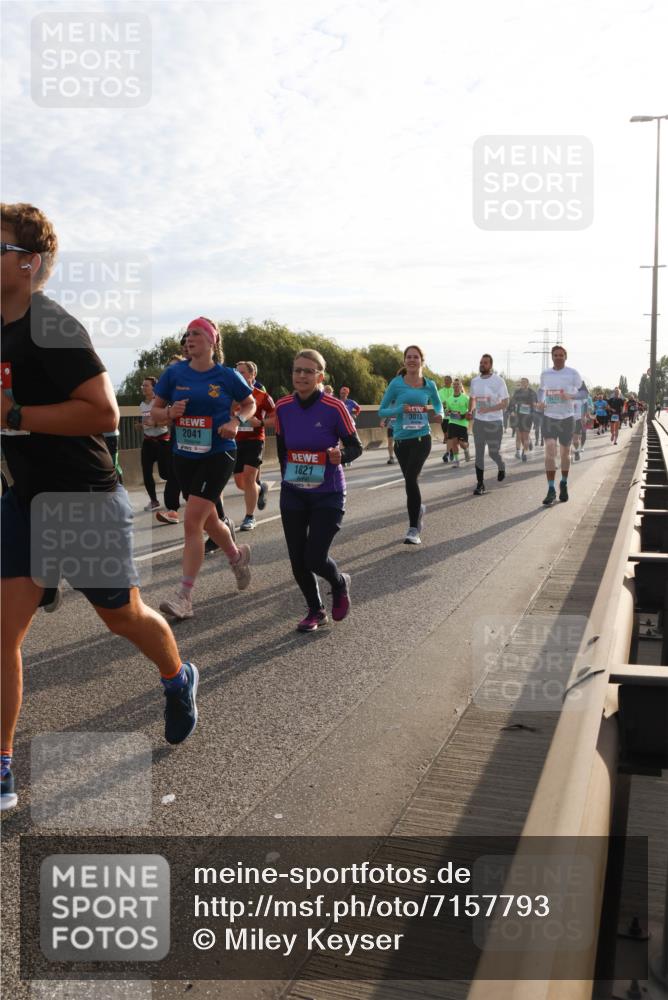 03.10.2024 - Köhlbrandbrückenlauf Miley Keyser http://msf.ph/oto/7157793 03.10.2024 09:18:48 Position 3 2041, 1821, 3015 meine-sportfotos.de