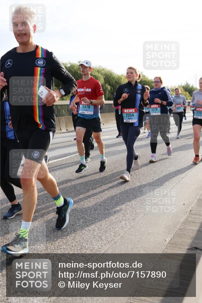 03.10.2024 - Köhlbrandbrückenlauf Miley Keyser http://msf.ph/oto/7157890 03.10.2024 09:19:22 Position 3 2479, 2354, 3225, 2796, 2379, 2751 meine-sportfotos.de