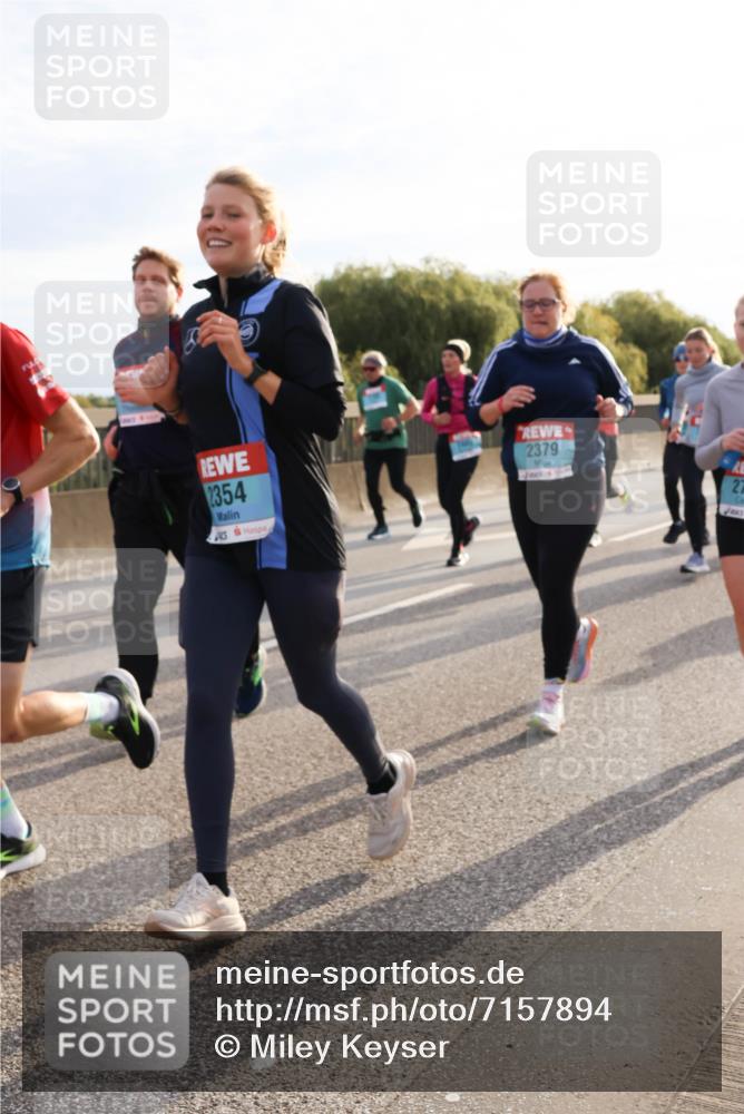 03.10.2024 - Köhlbrandbrückenlauf Miley Keyser http://msf.ph/oto/7157894 03.10.2024 09:19:23 Position 3 2354, 2379 meine-sportfotos.de