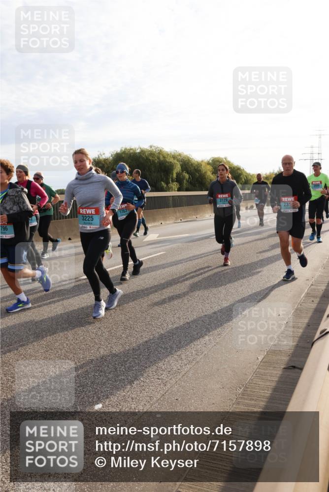 03.10.2024 - Köhlbrandbrückenlauf Miley Keyser http://msf.ph/oto/7157898 03.10.2024 09:19:25 Position 3 796, 3225, 1783, 3129, 23 meine-sportfotos.de