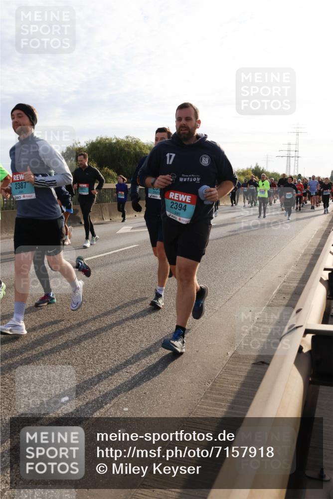03.10.2024 - Köhlbrandbrückenlauf Miley Keyser http://msf.ph/oto/7157918 03.10.2024 09:19:34 Position 3 17, 2387, 2394 meine-sportfotos.de