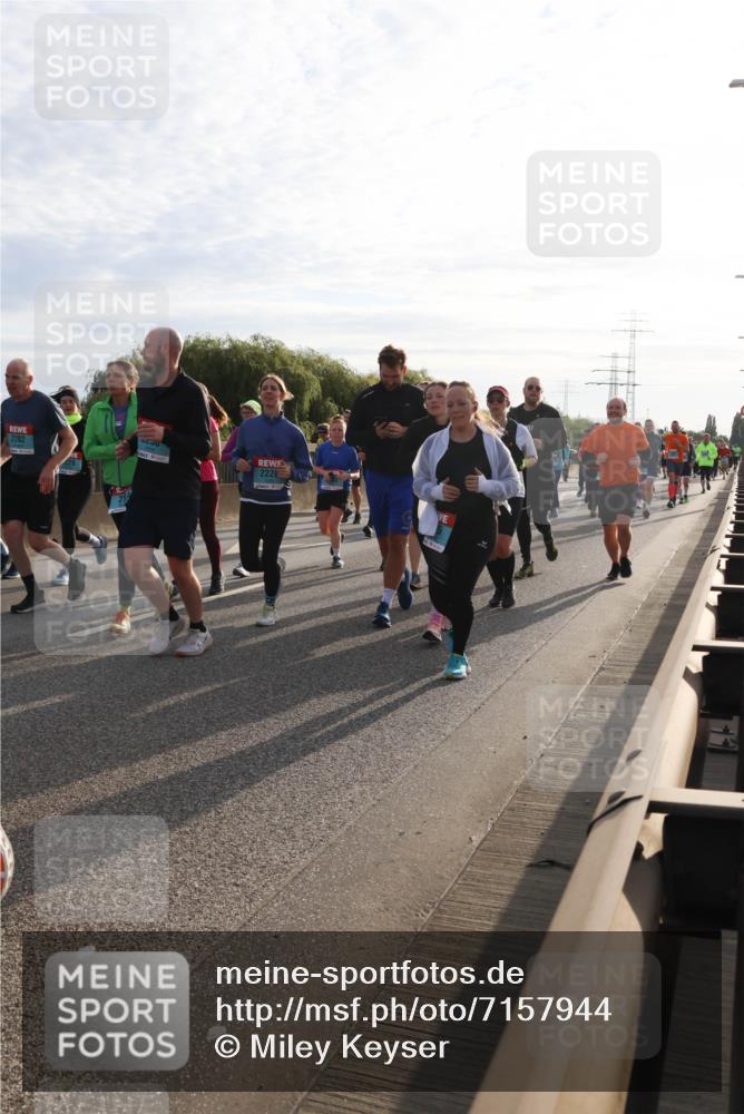03.10.2024 - Köhlbrandbrückenlauf Miley Keyser http://msf.ph/oto/7157944 03.10.2024 09:19:45 Position 3 2282, 2228 meine-sportfotos.de