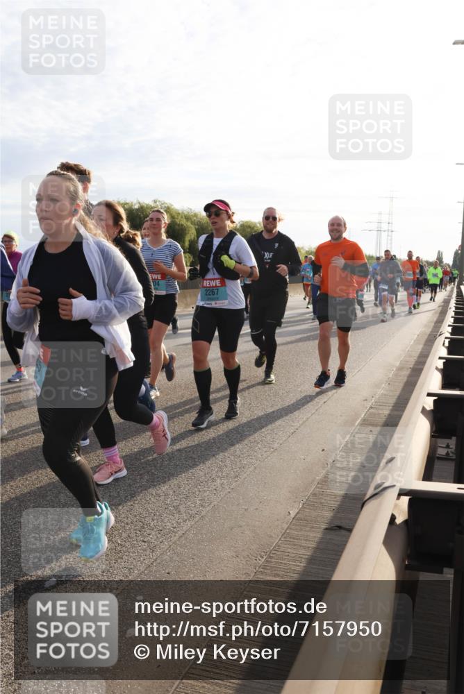 03.10.2024 - Köhlbrandbrückenlauf Miley Keyser http://msf.ph/oto/7157950 03.10.2024 09:19:46 Position 3 04, 2267 meine-sportfotos.de